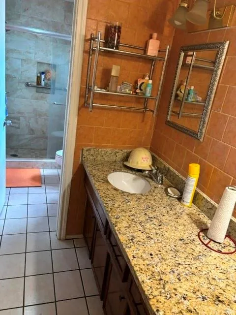 9718 Debbie Lane Houston, TX 77038