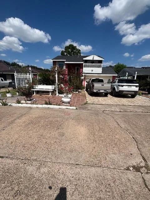 9718 Debbie Lane Houston, TX 77038