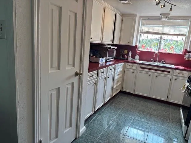 9718 Debbie Lane Houston, TX 77038