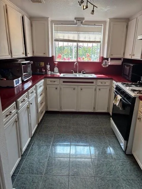 9718 Debbie Lane Houston, TX 77038
