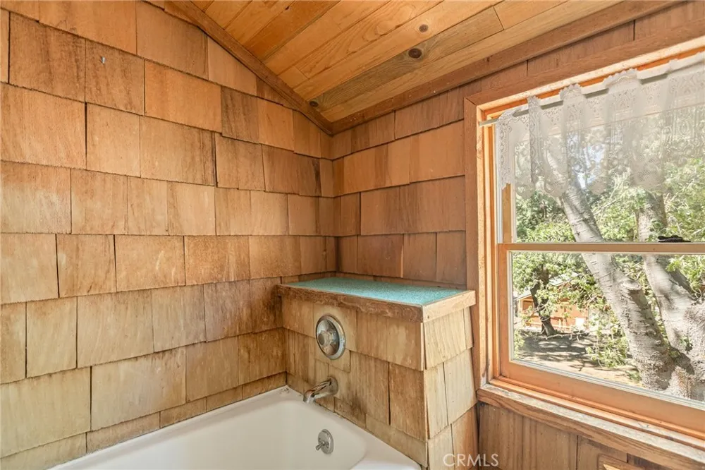 33421 Holcomb Creek Green Valley Lake, CA 92341