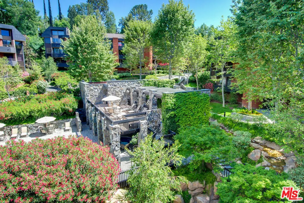 4784 Park Encino Lane #103 Encino, CA 91436