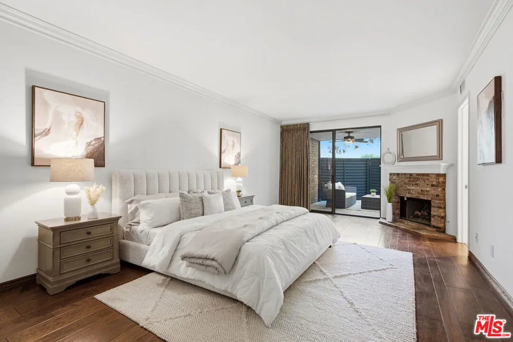 4784 Park Encino Lane #103 Encino, CA 91436