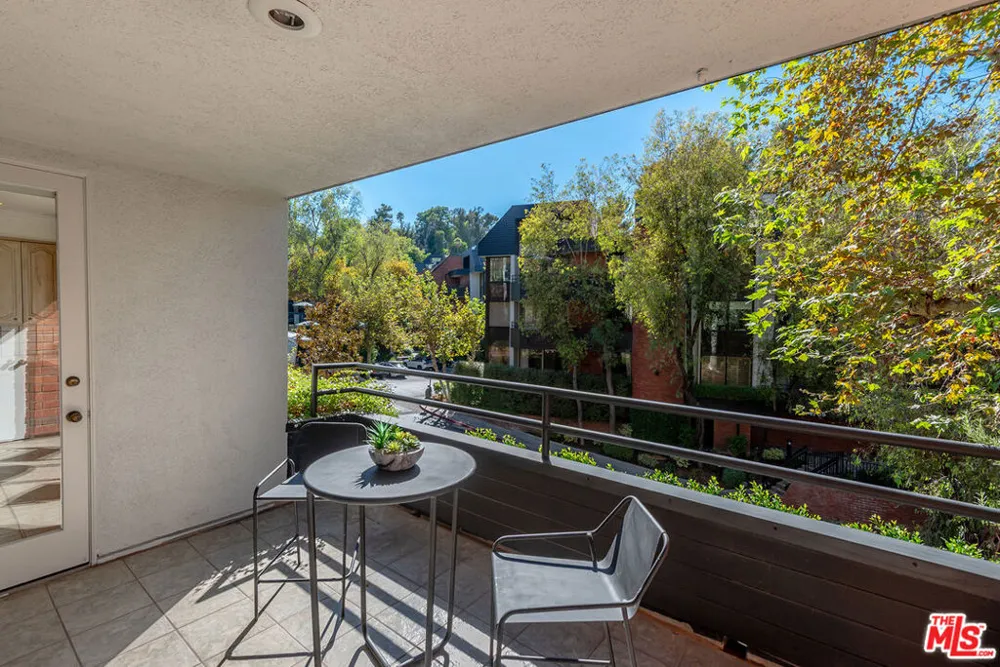 4784 Park Encino Lane #103 Encino, CA 91436