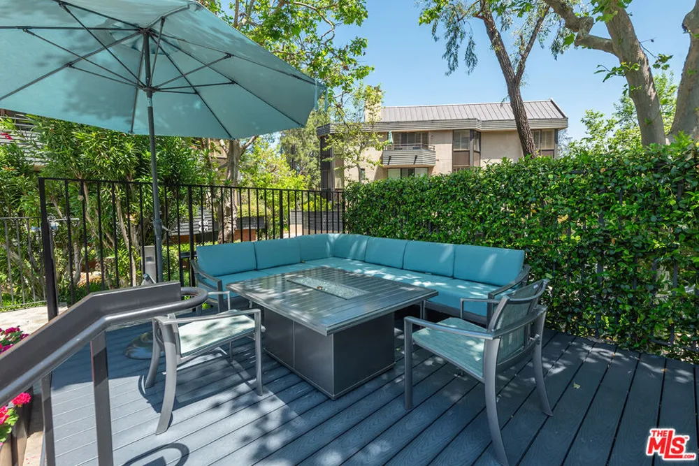 4784 Park Encino Lane #103 Encino, CA 91436