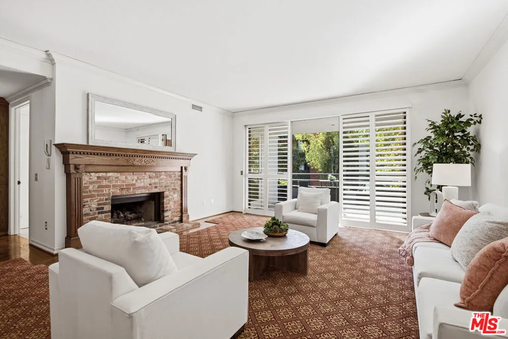 4784 Park Encino Lane #103 Encino, CA 91436