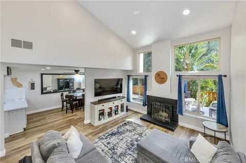 6597 E Camino Vista #2