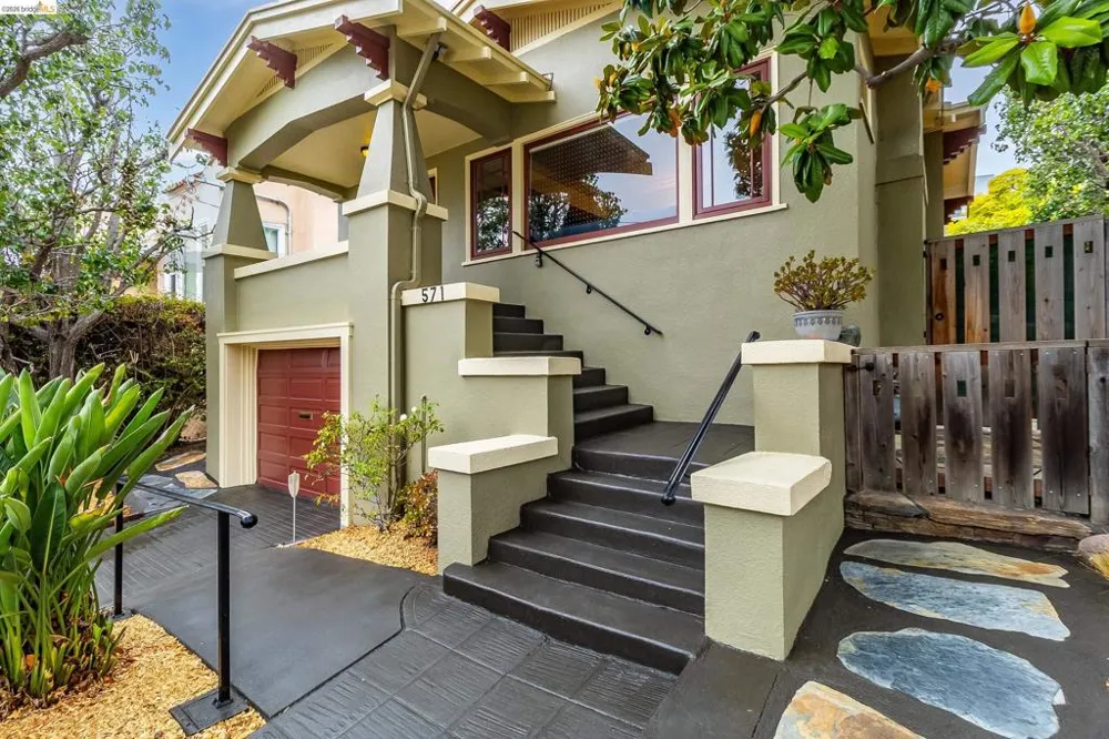 571 Athol Oakland, CA 94606