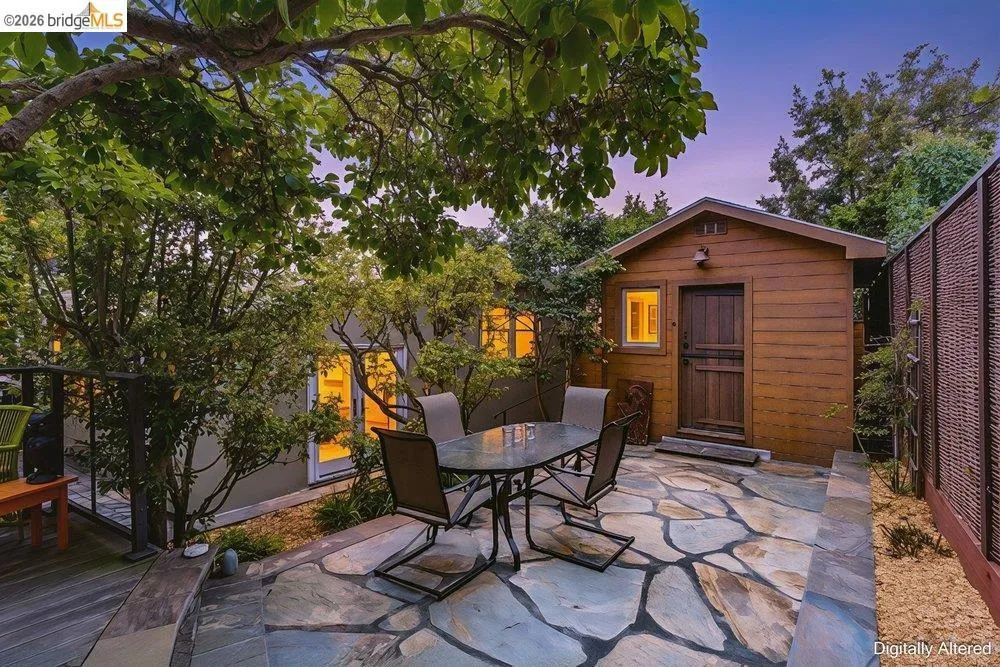571 Athol Oakland, CA 94606