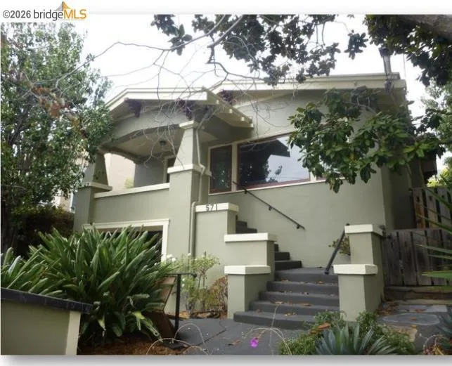 571 Athol Oakland, CA 94606