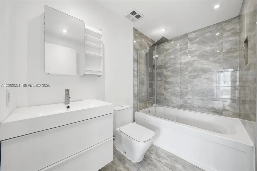 10 SW South River Dr #804 Miami, FL 33130