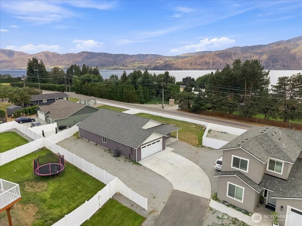 27 Jonagold Lane Manson, WA 98831