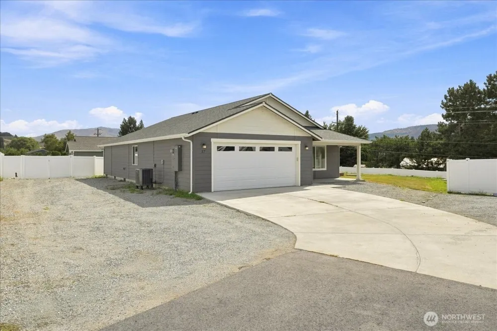 27 Jonagold Lane Manson, WA 98831