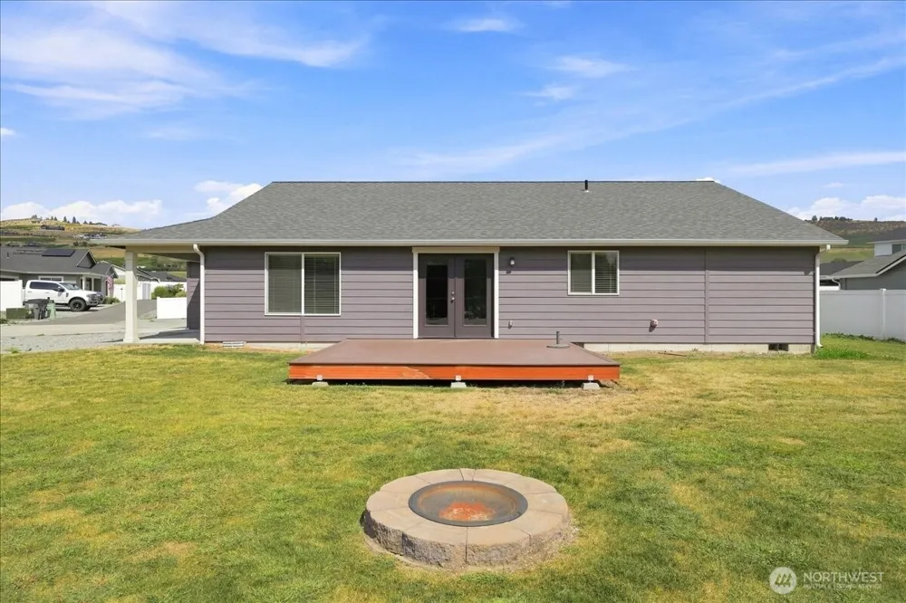27 Jonagold Lane Manson, WA 98831