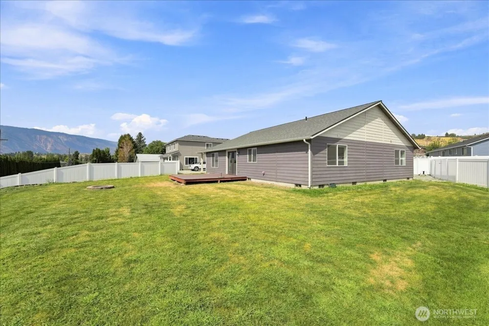 27 Jonagold Lane Manson, WA 98831