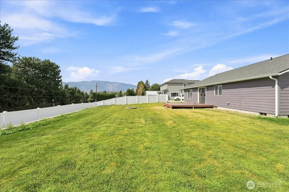 27 Jonagold Lane Manson, WA 98831