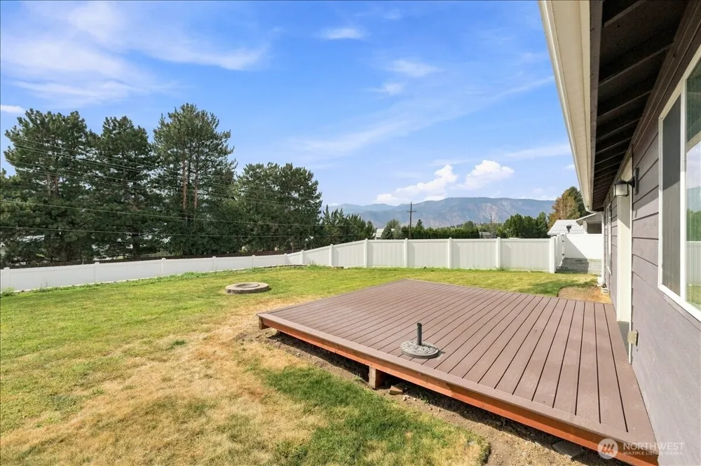 27 Jonagold Lane Manson, WA 98831