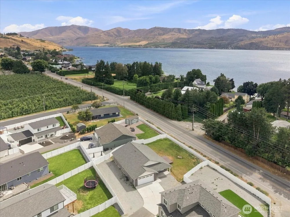 27 Jonagold Lane Manson, WA 98831