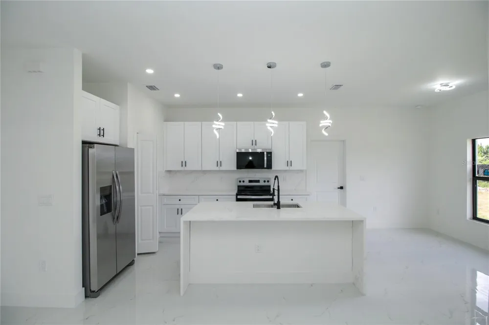 943 COMMODORE STREET Lehigh Acres, FL 33974