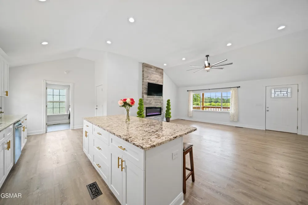412 Apple Valley Road Sevierville, TN 37862