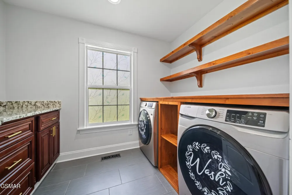 412 Apple Valley Road Sevierville, TN 37862