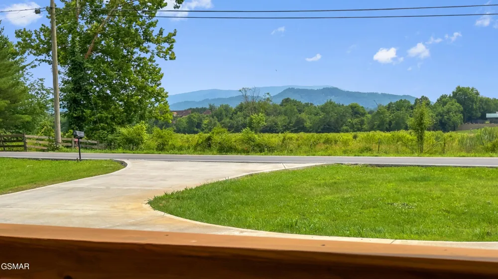 412 Apple Valley Road Sevierville, TN 37862