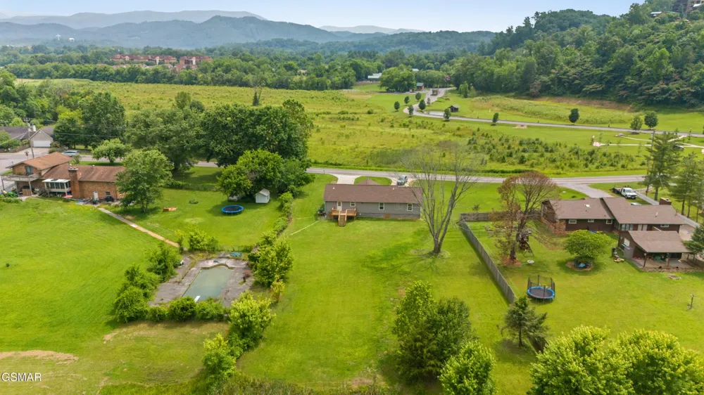 412 Apple Valley Road Sevierville, TN 37862