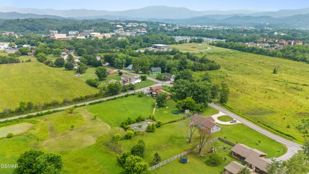 412 Apple Valley Road Sevierville, TN 37862