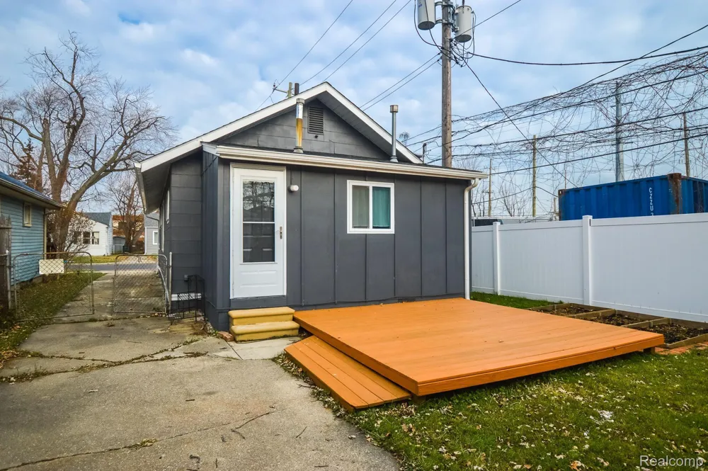 630 Ardmore Drive Ferndale City, MI 48220