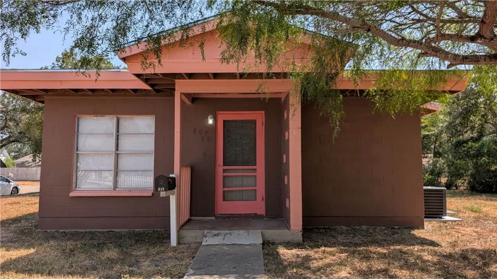 315 3rd Street Kingsville, TX 78363