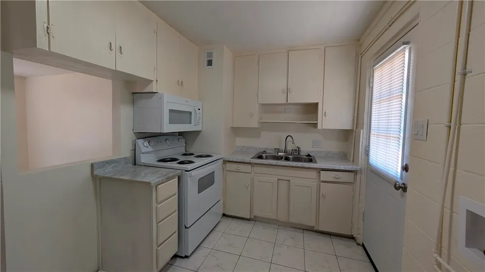 315 3rd Street Kingsville, TX 78363