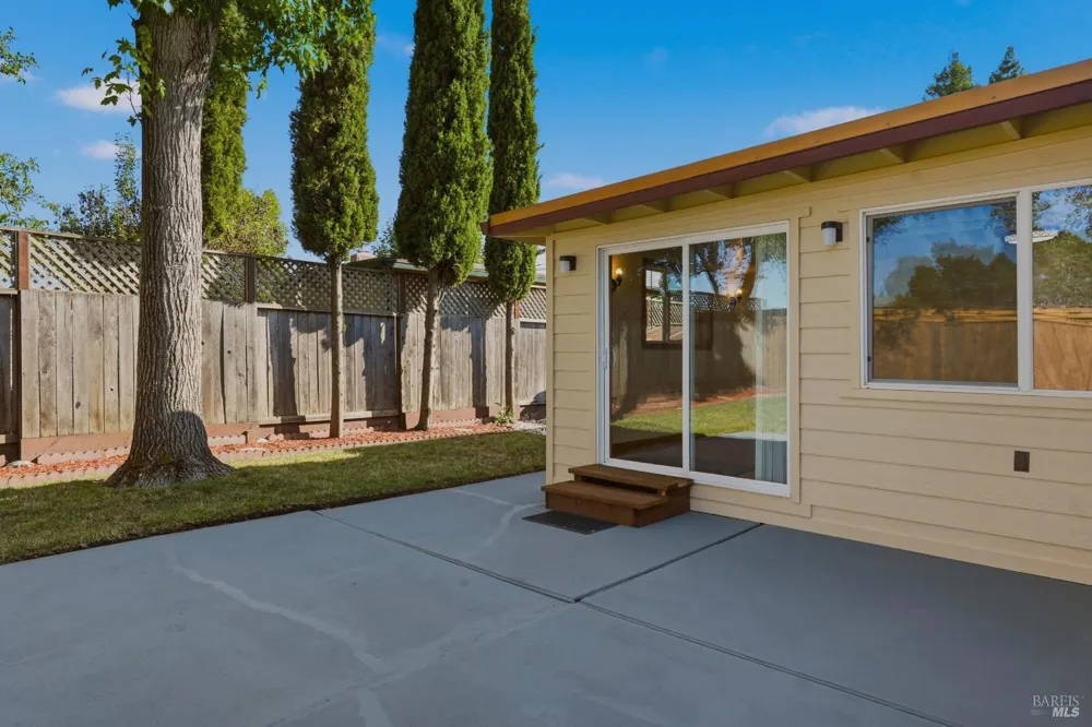 514 Corlano Avenue Santa Rosa, CA 95404