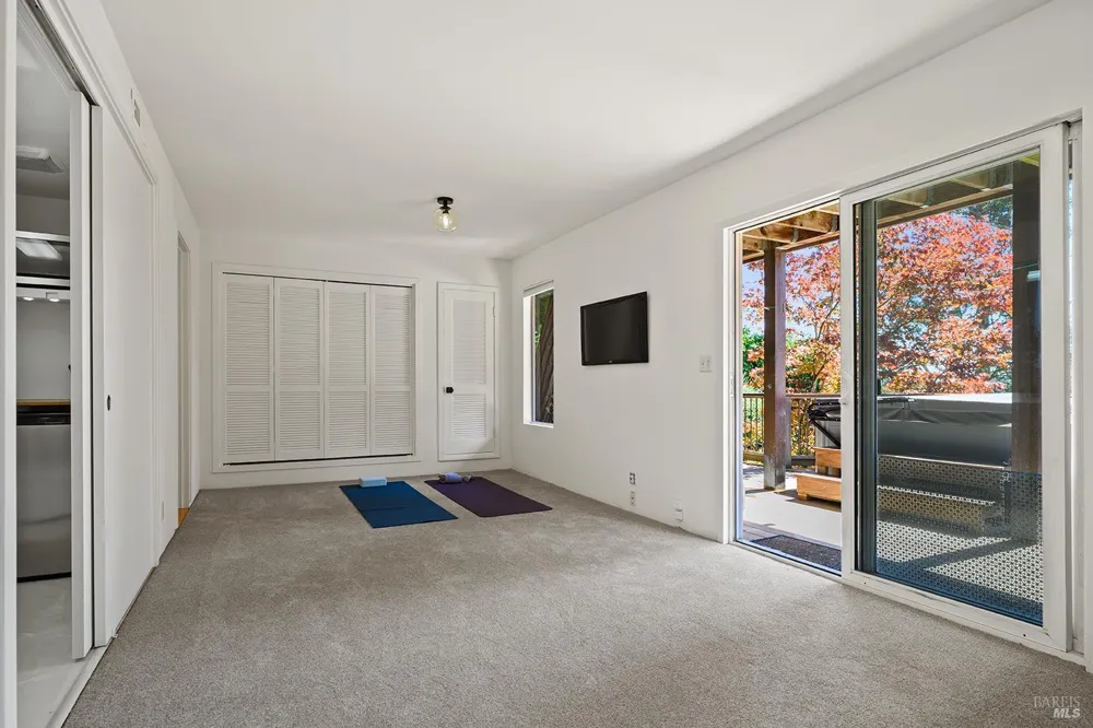 646 Ridgewood Avenue Mill Valley, CA 94941