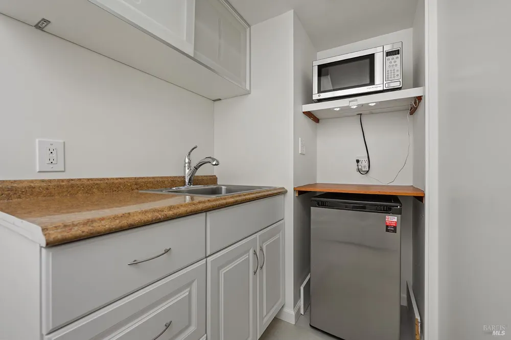 646 Ridgewood Avenue Mill Valley, CA 94941