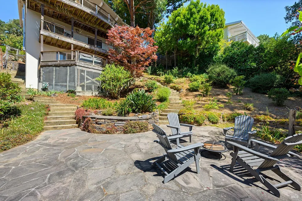 646 Ridgewood Avenue Mill Valley, CA 94941