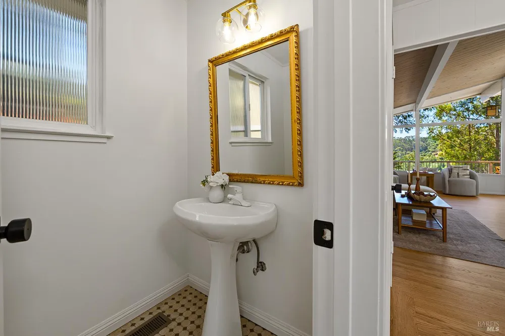 646 Ridgewood Avenue Mill Valley, CA 94941