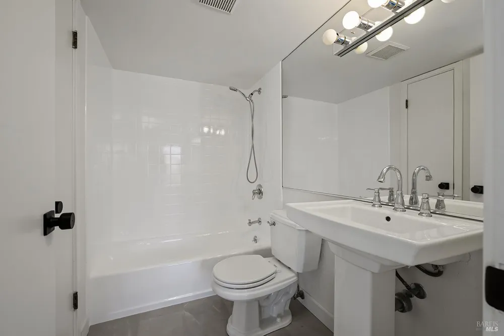 646 Ridgewood Avenue Mill Valley, CA 94941