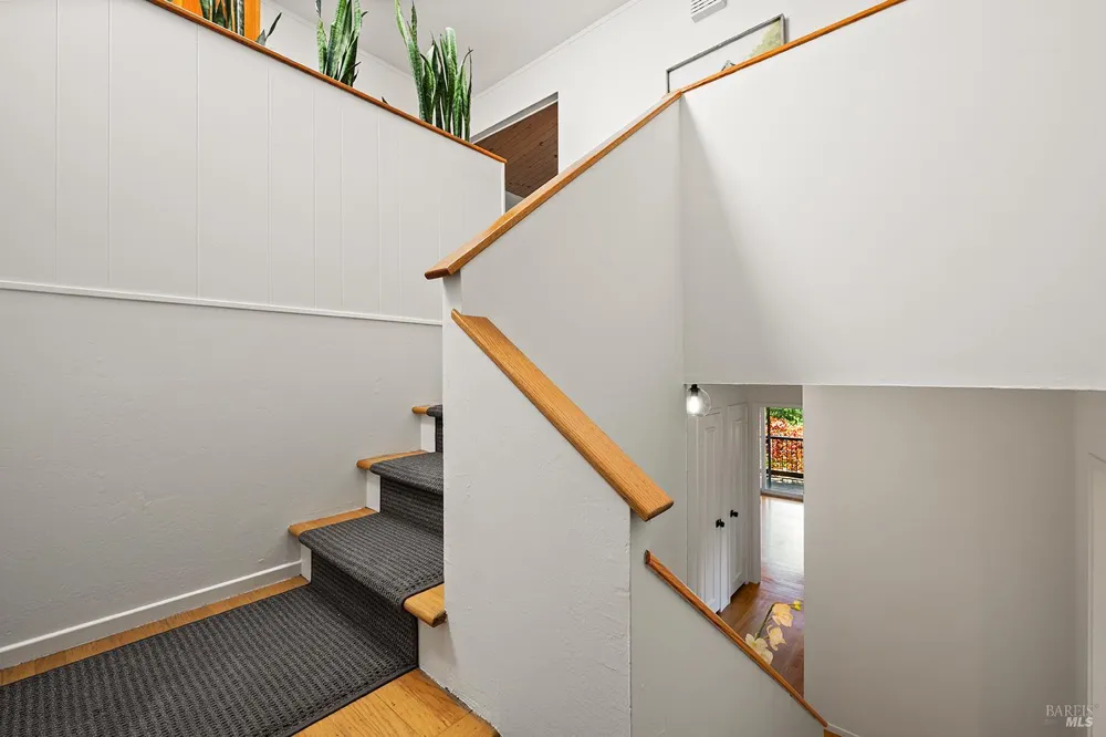 646 Ridgewood Avenue Mill Valley, CA 94941