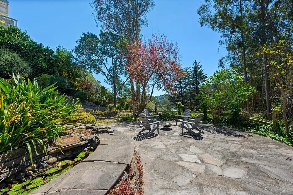 646 Ridgewood Avenue Mill Valley, CA 94941