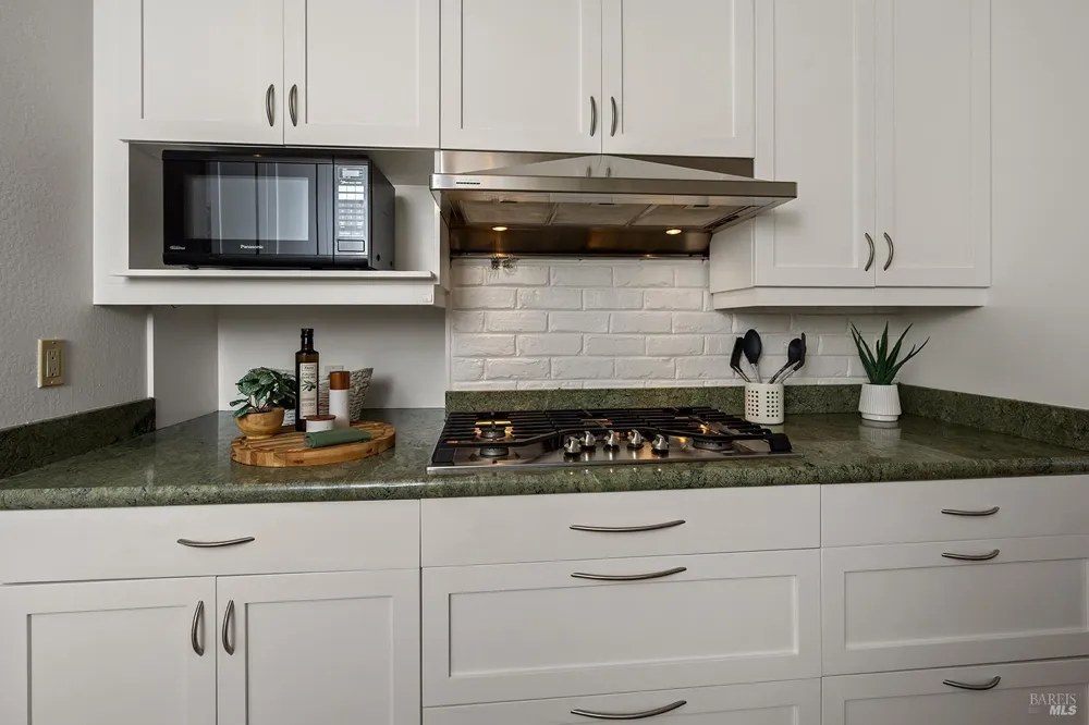 646 Ridgewood Avenue Mill Valley, CA 94941