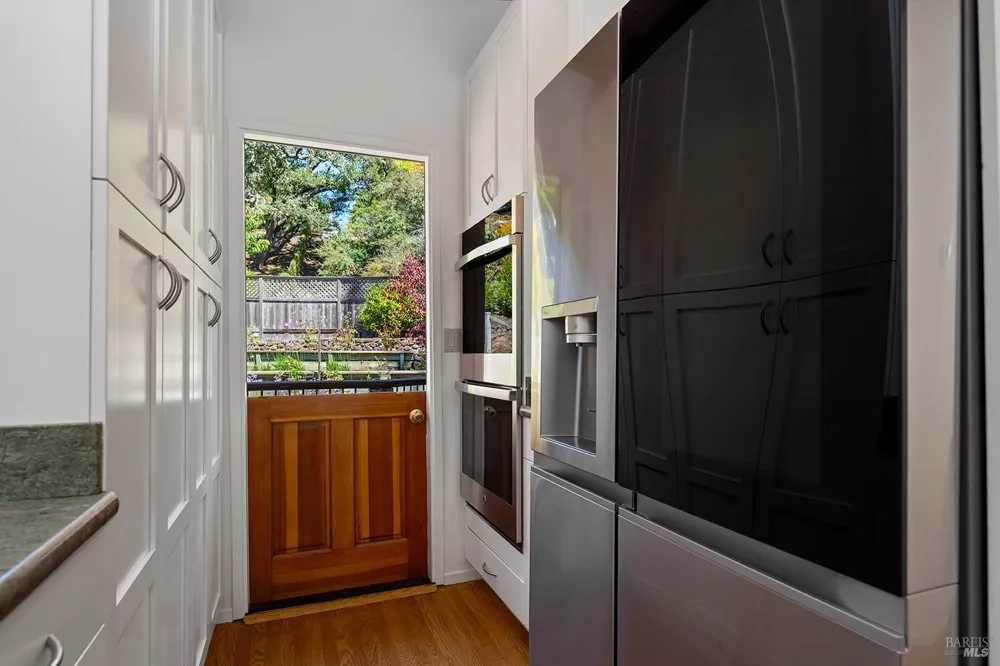 646 Ridgewood Avenue Mill Valley, CA 94941