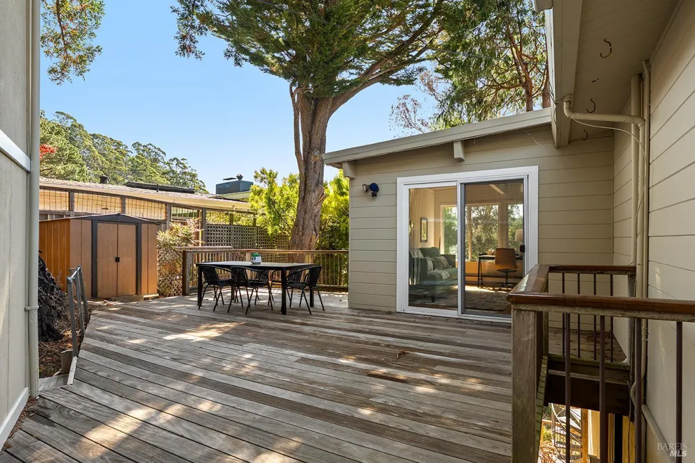 646 Ridgewood Avenue Mill Valley, CA 94941