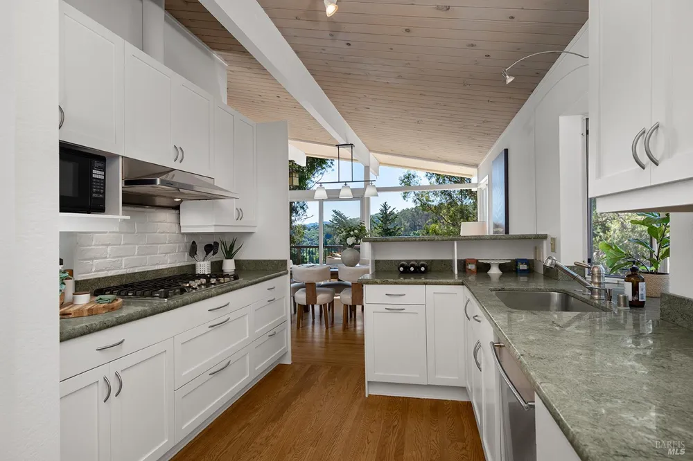 646 Ridgewood Avenue Mill Valley, CA 94941
