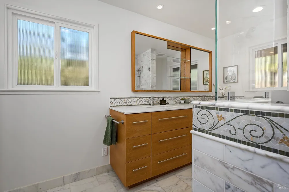 646 Ridgewood Avenue Mill Valley, CA 94941