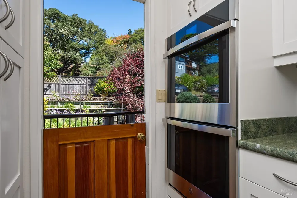 646 Ridgewood Avenue Mill Valley, CA 94941