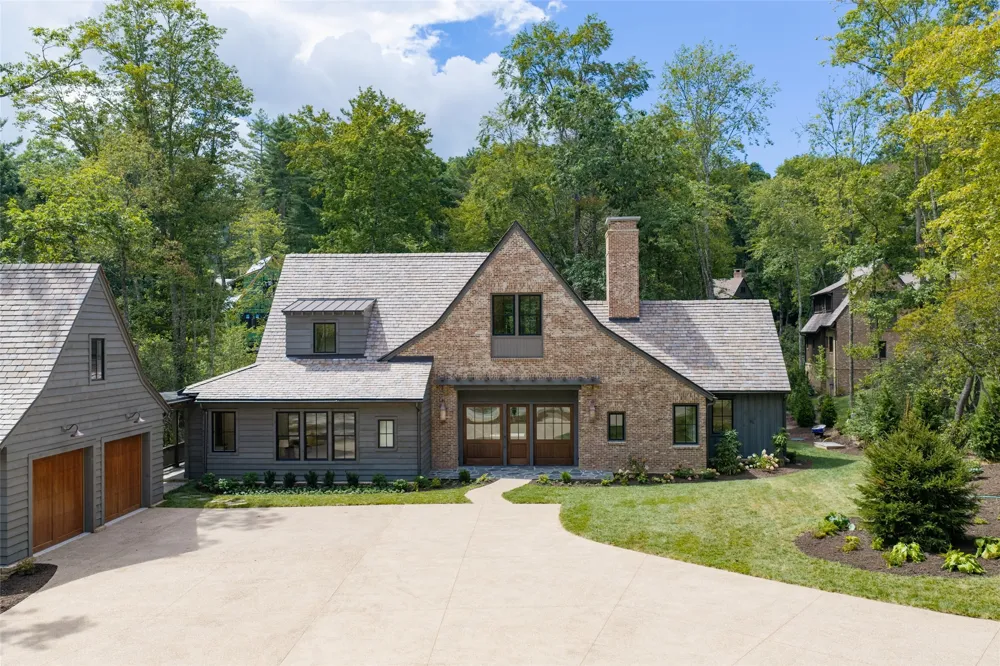 107 Summer Sky Lane Cashiers, NC 28717