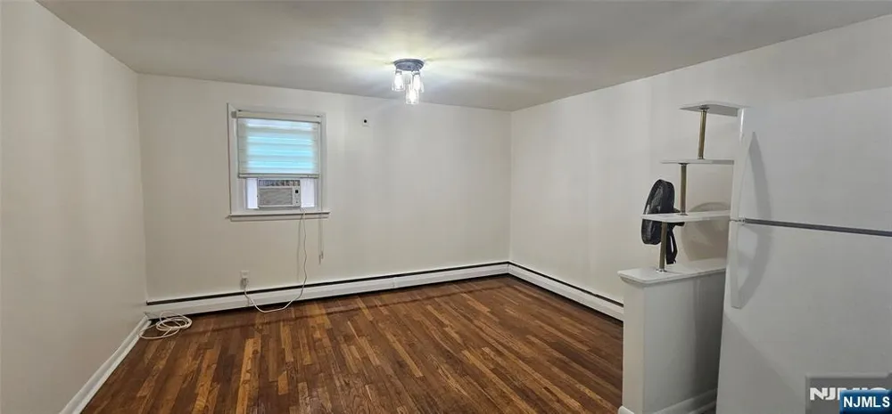 19 Knoble Place 2nd Floor Hawthorne, NJ 07506