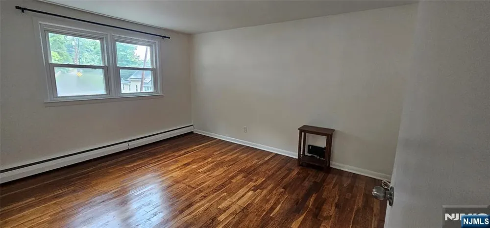 19 Knoble Place 2nd Floor Hawthorne, NJ 07506