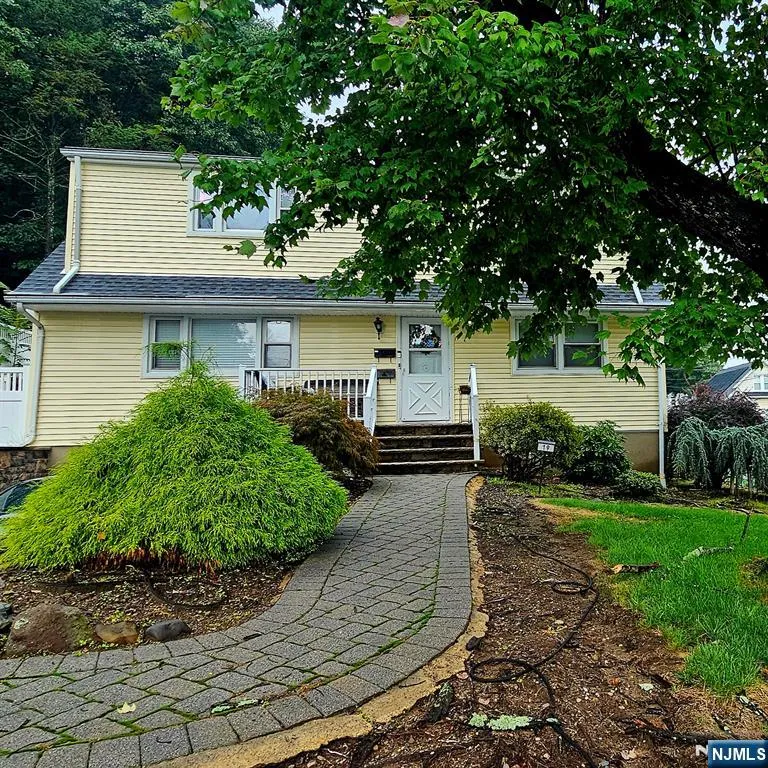 19 Knoble Place 2nd Floor Hawthorne, NJ 07506
