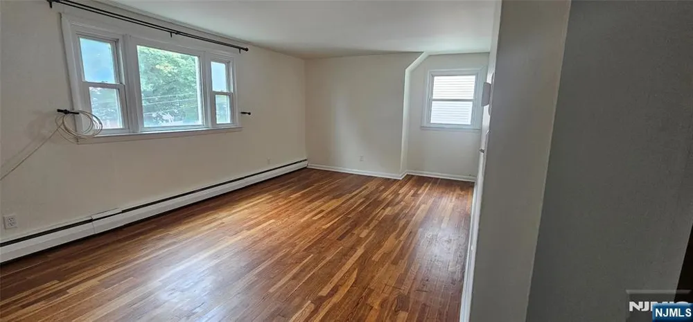 19 Knoble Place 2nd Floor Hawthorne, NJ 07506